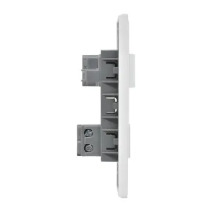 Placa con interruptor sencillo y tomacorriente 15 A 127 V Forza 2 FZ2231B Bticino